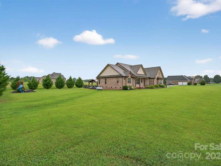 649 Sunny Slope Drive, Cowpens, SC 29330.  MLS# CAR4306944, YatesRealty ID 3213. 