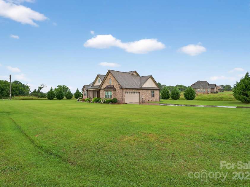 649 Sunny Slope Drive, Cowpens, SC 29330.  MLS# CAR4306944, YatesRealty ID 3213. 