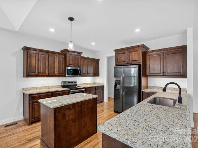 649 Sunny Slope Drive, Cowpens, SC 29330.  MLS# CAR4306944, YatesRealty ID 3213. 