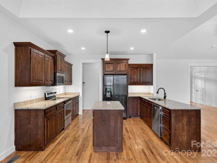 649 Sunny Slope Drive, Cowpens, SC 29330.  MLS# CAR4306944, YatesRealty ID 3213. 