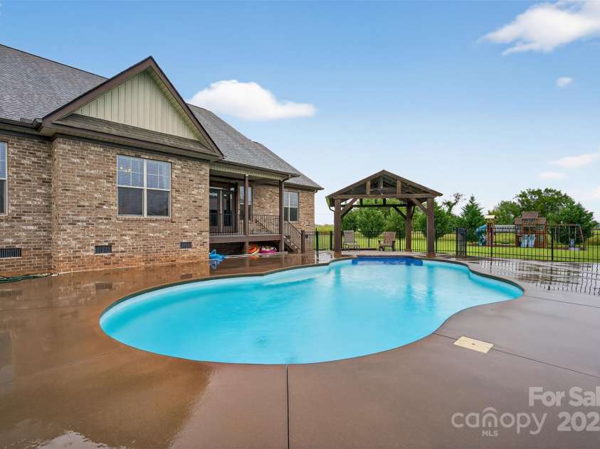 649 Sunny Slope Drive, Cowpens, SC 29330.  MLS# CAR4306944, YatesRealty ID 3213. 