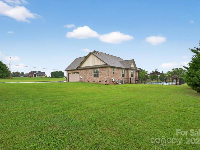 649 Sunny Slope Drive, Cowpens, SC 29330.  MLS# CAR4306944, YatesRealty ID 3213. 