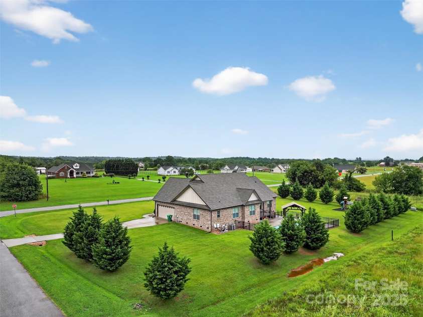 649 Sunny Slope Drive, Cowpens, SC 29330.  MLS# CAR4306944, YatesRealty ID 3213. 