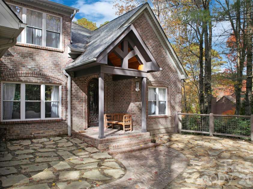 886 Soquili Drive, Brevard, NC 28712.  MLS# CAR4316756, YatesRealty ID 3213. Lovely walkway to front