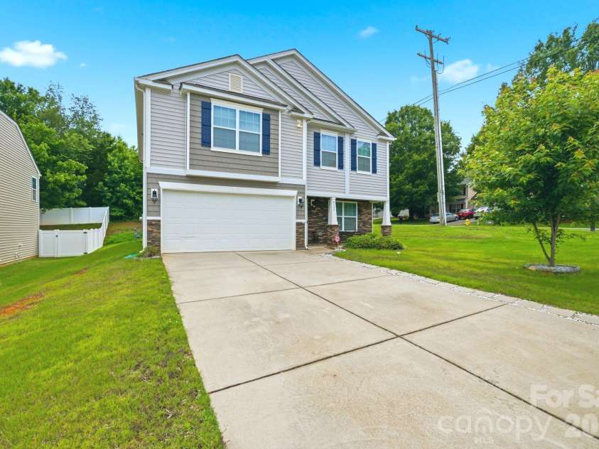 8502 Mansell Court, Charlotte, NC 28215.  MLS# CAR4395611, YatesRealty ID 32130. 