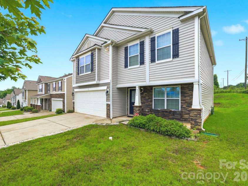 8502 Mansell Court, Charlotte, NC 28215.  MLS# CAR4395611, YatesRealty ID 32130. 