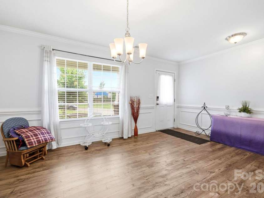 8502 Mansell Court, Charlotte, NC 28215.  MLS# CAR4395611, YatesRealty ID 32130. 