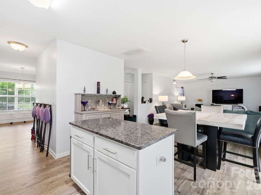 8502 Mansell Court, Charlotte, NC 28215.  MLS# CAR4395611, YatesRealty ID 32130. 