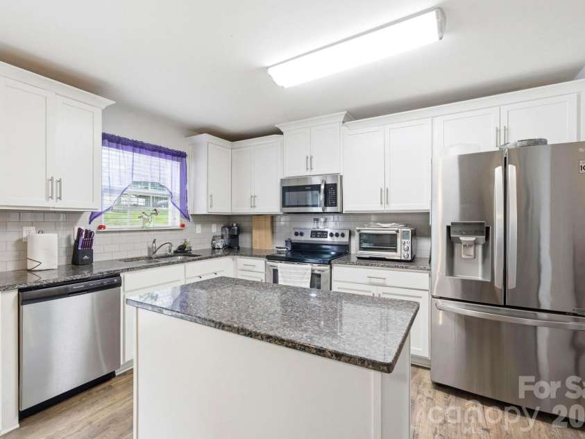 8502 Mansell Court, Charlotte, NC 28215.  MLS# CAR4395611, YatesRealty ID 32130. 