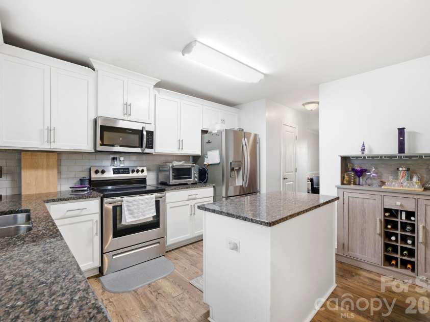 8502 Mansell Court, Charlotte, NC 28215.  MLS# CAR4395611, YatesRealty ID 32130. 