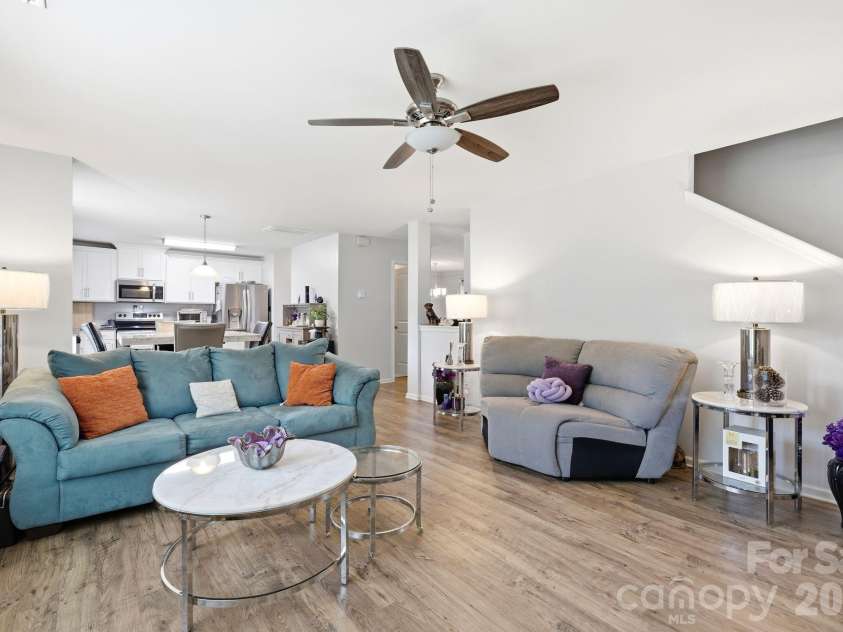 8502 Mansell Court, Charlotte, NC 28215.  MLS# CAR4395611, YatesRealty ID 32130. 