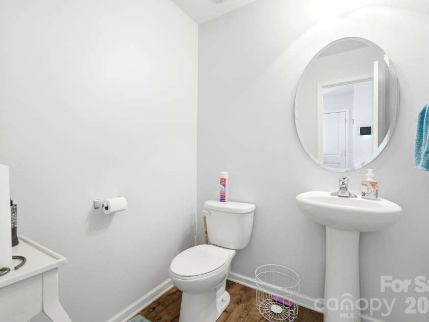 8502 Mansell Court, Charlotte, NC 28215.  MLS# CAR4395611, YatesRealty ID 32130. 