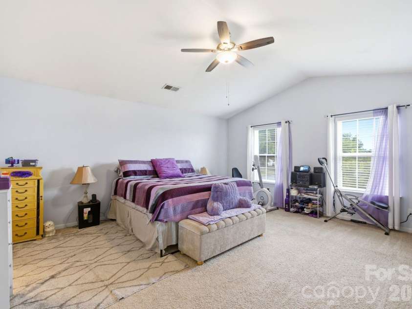 8502 Mansell Court, Charlotte, NC 28215.  MLS# CAR4395611, YatesRealty ID 32130. 