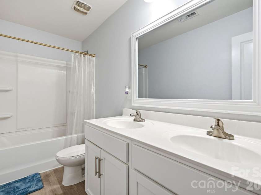 8502 Mansell Court, Charlotte, NC 28215.  MLS# CAR4395611, YatesRealty ID 32130. 