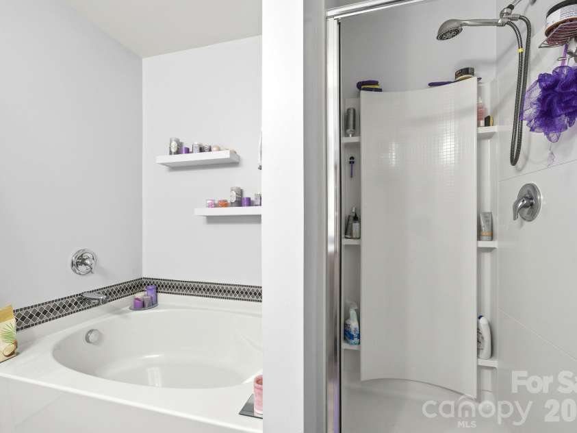 8502 Mansell Court, Charlotte, NC 28215.  MLS# CAR4395611, YatesRealty ID 32130. 