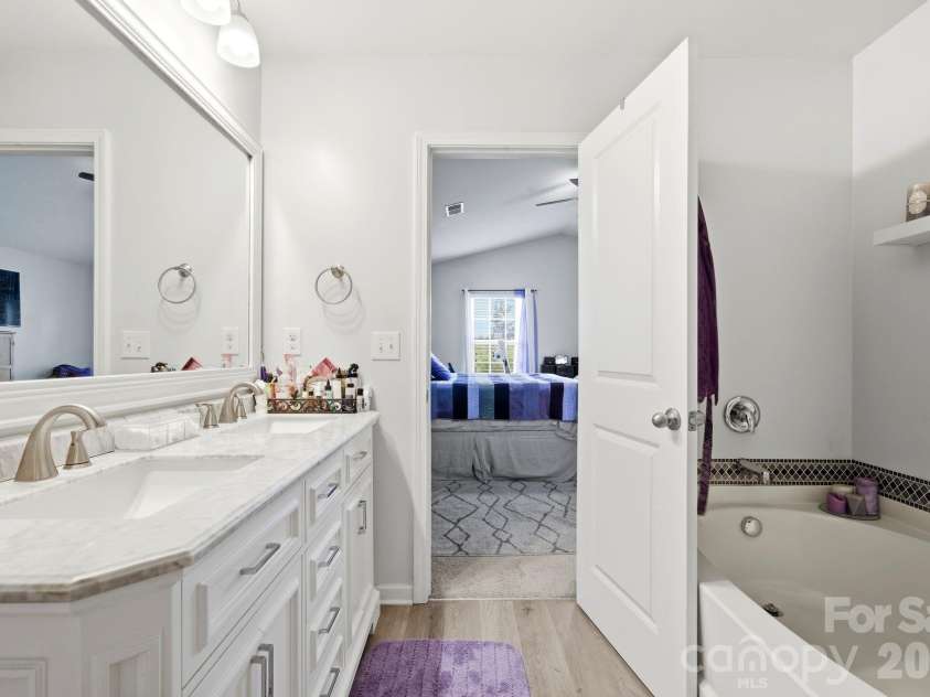 8502 Mansell Court, Charlotte, NC 28215.  MLS# CAR4395611, YatesRealty ID 32130. 