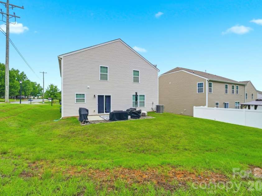 8502 Mansell Court, Charlotte, NC 28215.  MLS# CAR4395611, YatesRealty ID 32130. 