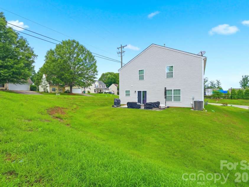 8502 Mansell Court, Charlotte, NC 28215.  MLS# CAR4395611, YatesRealty ID 32130. 