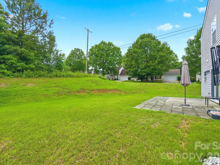 8502 Mansell Court, Charlotte, NC 28215.  MLS# CAR4395611, YatesRealty ID 32130. 
