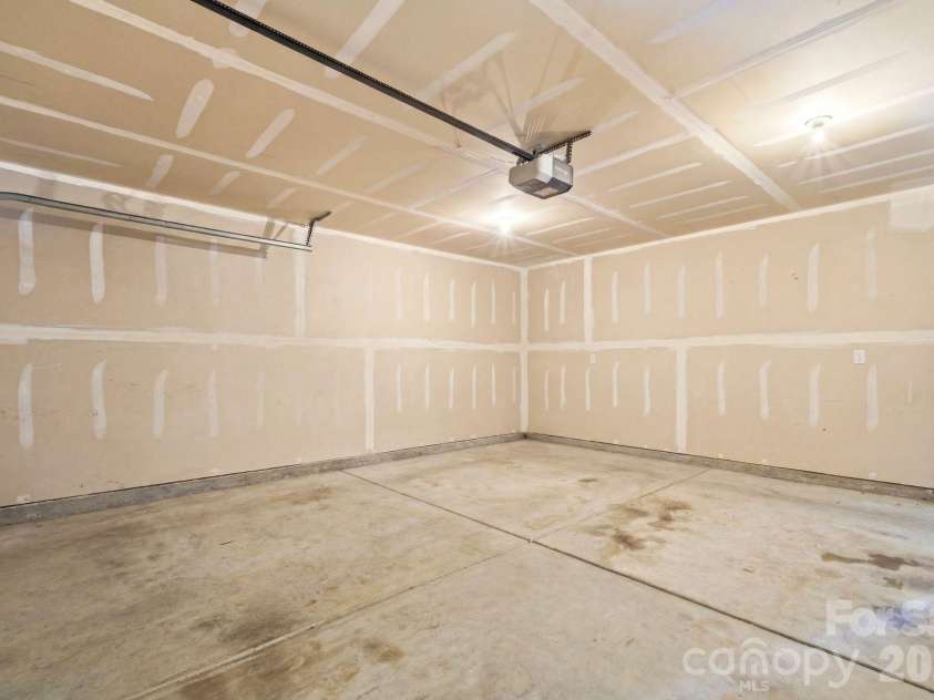 8502 Mansell Court, Charlotte, NC 28215.  MLS# CAR4395611, YatesRealty ID 32130. 