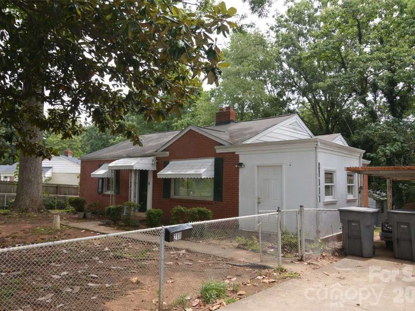 2111 Dickens Avenue, Charlotte, NC 28208.  MLS# CAR4395909, YatesRealty ID 32131. 