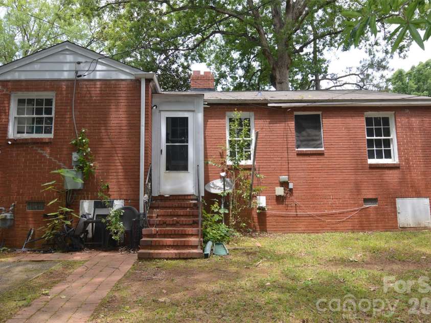 2111 Dickens Avenue, Charlotte, NC 28208.  MLS# CAR4395909, YatesRealty ID 32131. 
