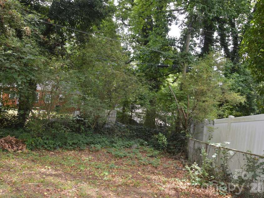 2111 Dickens Avenue, Charlotte, NC 28208.  MLS# CAR4395909, YatesRealty ID 32131. 