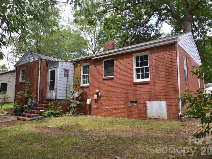 2111 Dickens Avenue, Charlotte, NC 28208.  MLS# CAR4395909, YatesRealty ID 32131. 