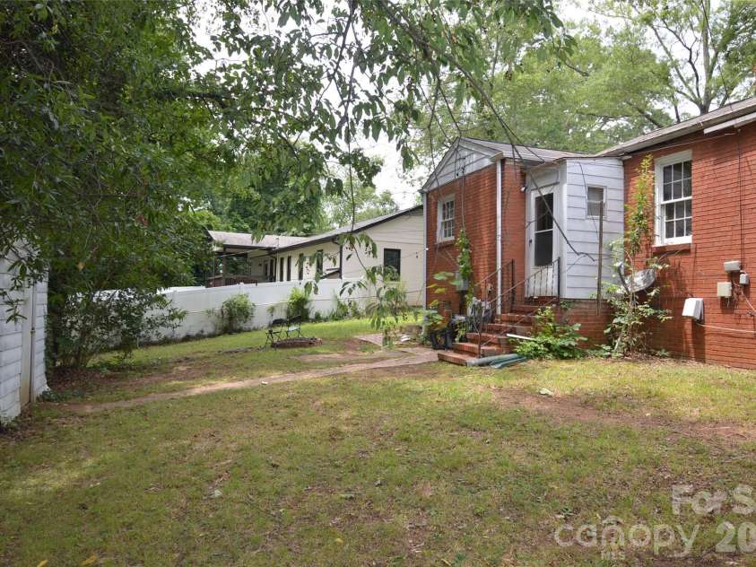 2111 Dickens Avenue, Charlotte, NC 28208.  MLS# CAR4395909, YatesRealty ID 32131. 