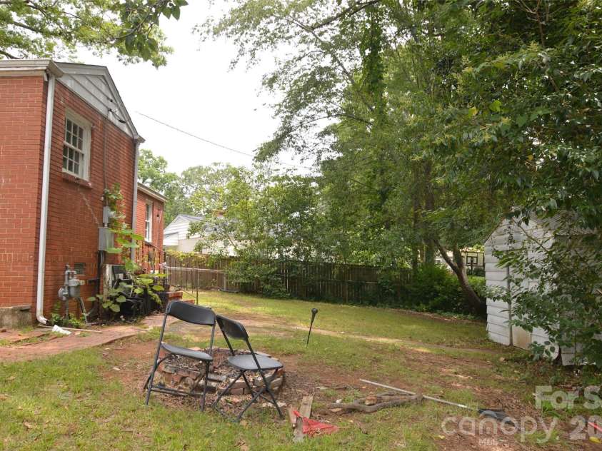 2111 Dickens Avenue, Charlotte, NC 28208.  MLS# CAR4395909, YatesRealty ID 32131. 
