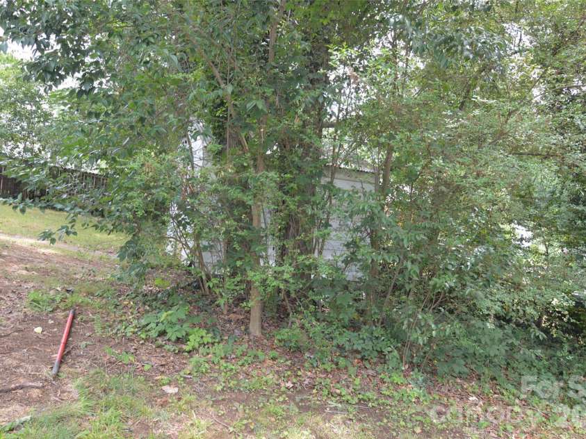 2111 Dickens Avenue, Charlotte, NC 28208.  MLS# CAR4395909, YatesRealty ID 32131. 