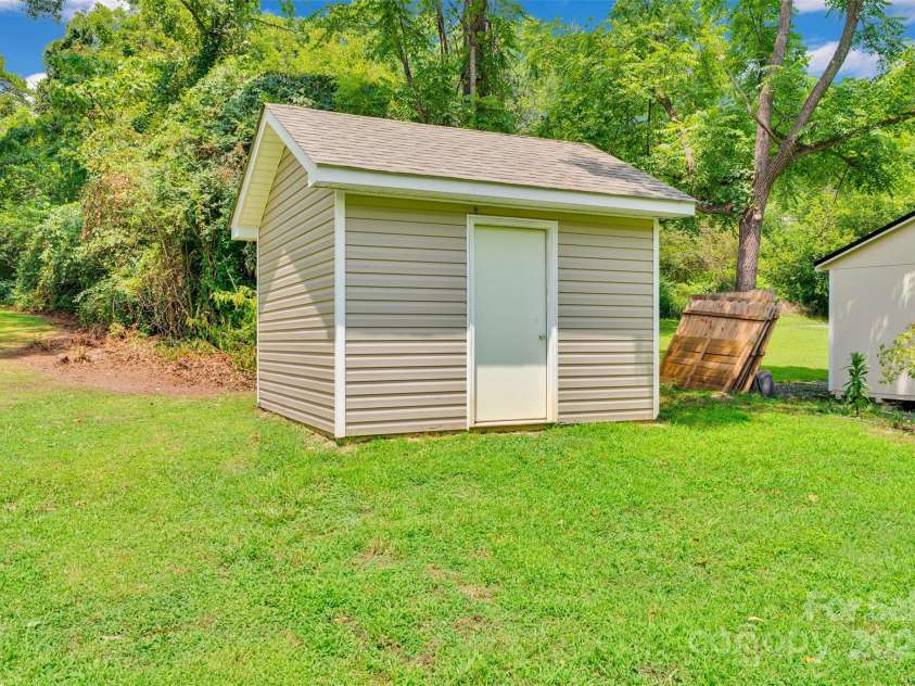 313 Maine Avenue, Bessemer City, NC 28016.  MLS# CAR4283969, YatesRealty ID 32133. 