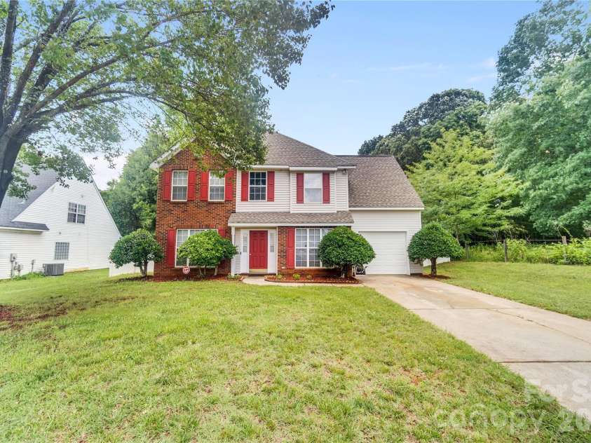 12009 Silvercrest Drive, Charlotte, NC 28215.  MLS# CAR4396189, YatesRealty ID 32135. 