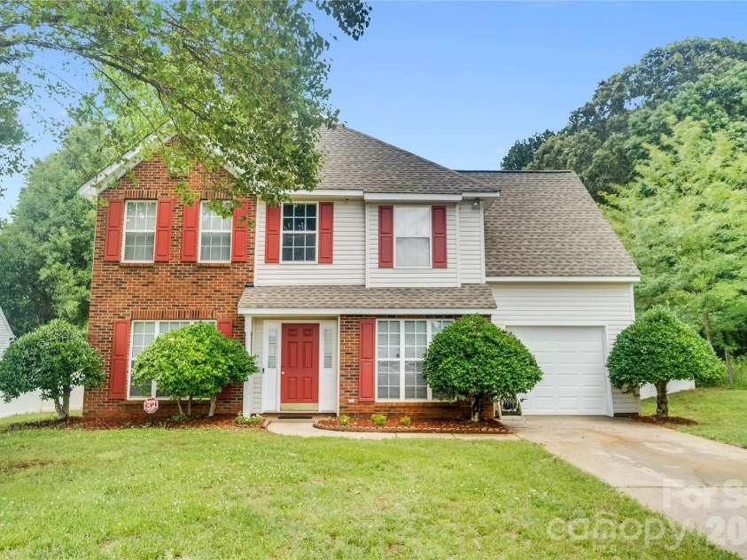 12009 Silvercrest Drive, Charlotte, NC 28215.  MLS# CAR4396189, YatesRealty ID 32135. 