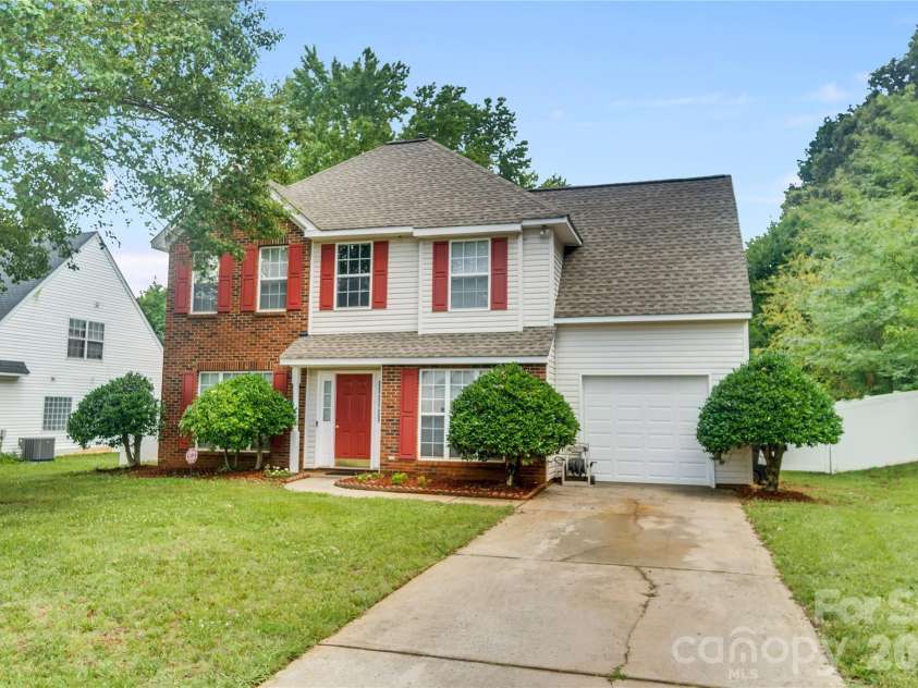 12009 Silvercrest Drive, Charlotte, NC 28215.  MLS# CAR4396189, YatesRealty ID 32135. 