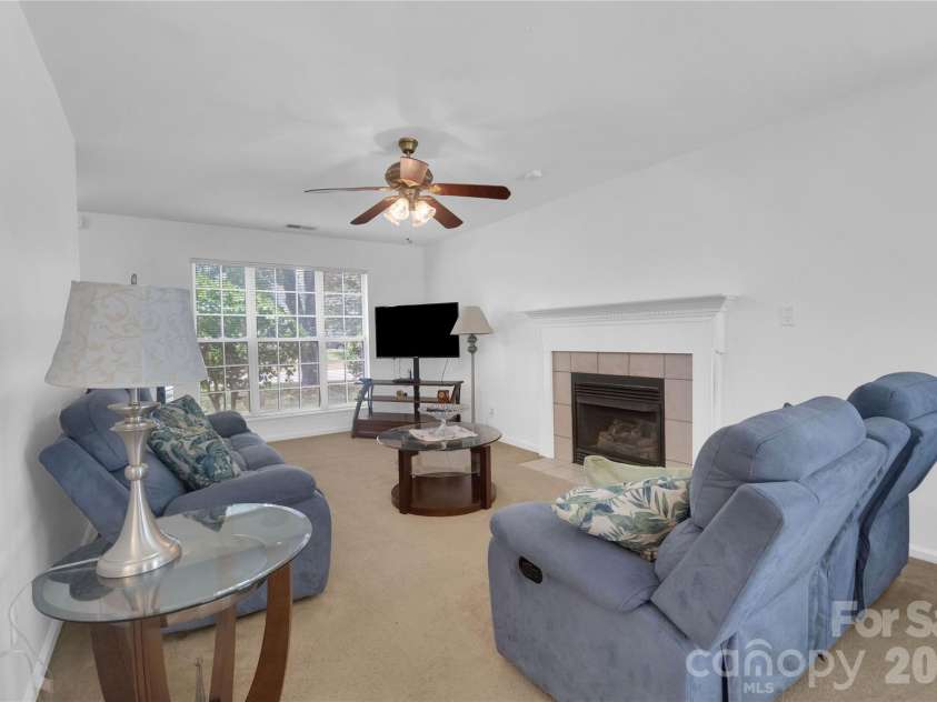 12009 Silvercrest Drive, Charlotte, NC 28215.  MLS# CAR4396189, YatesRealty ID 32135. 