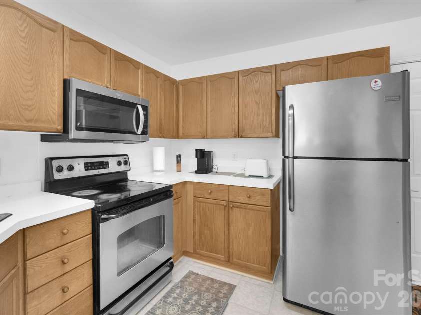 12009 Silvercrest Drive, Charlotte, NC 28215.  MLS# CAR4396189, YatesRealty ID 32135. 