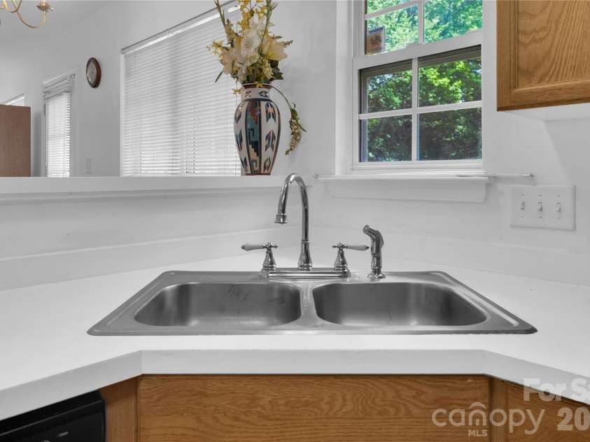 12009 Silvercrest Drive, Charlotte, NC 28215.  MLS# CAR4396189, YatesRealty ID 32135. 