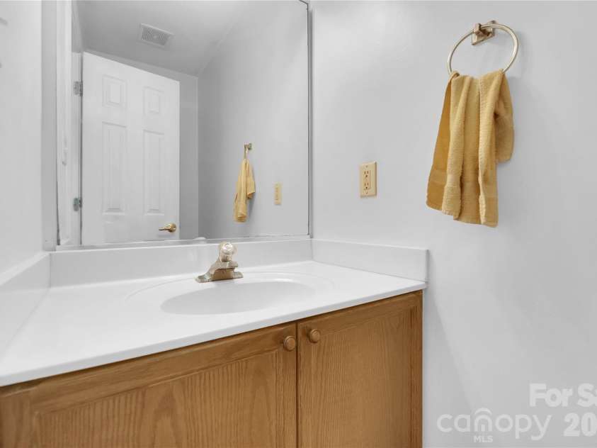 12009 Silvercrest Drive, Charlotte, NC 28215.  MLS# CAR4396189, YatesRealty ID 32135. 
