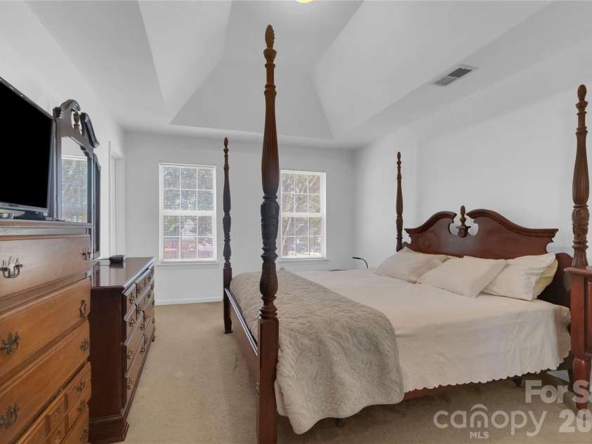 12009 Silvercrest Drive, Charlotte, NC 28215.  MLS# CAR4396189, YatesRealty ID 32135. 