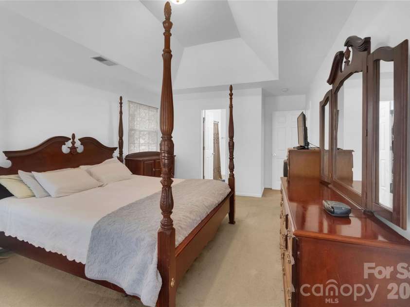 12009 Silvercrest Drive, Charlotte, NC 28215.  MLS# CAR4396189, YatesRealty ID 32135. 