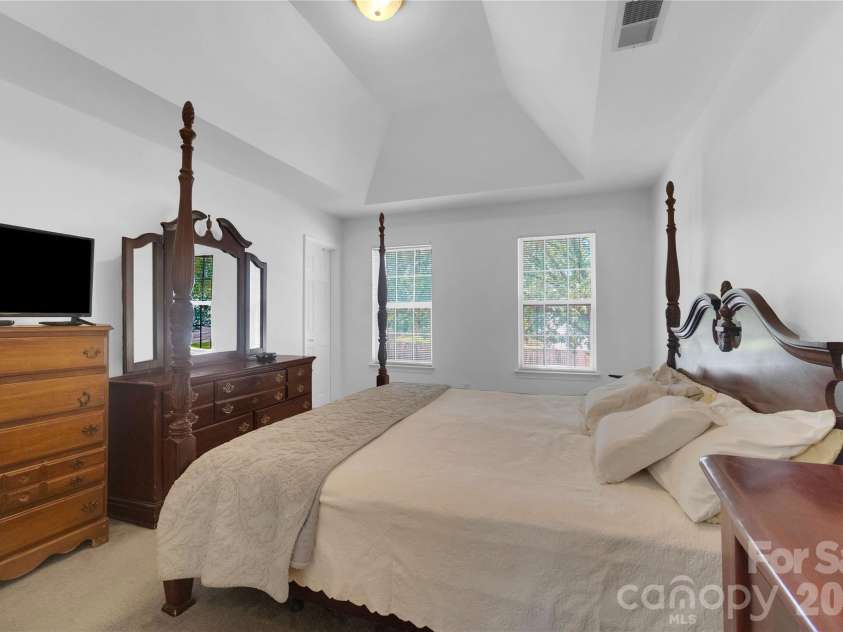 12009 Silvercrest Drive, Charlotte, NC 28215.  MLS# CAR4396189, YatesRealty ID 32135. 