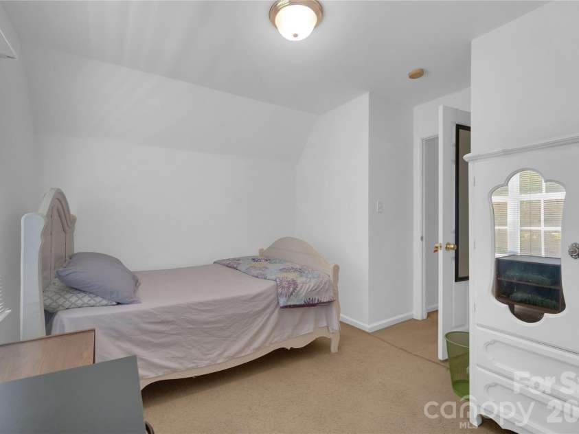 12009 Silvercrest Drive, Charlotte, NC 28215.  MLS# CAR4396189, YatesRealty ID 32135. 