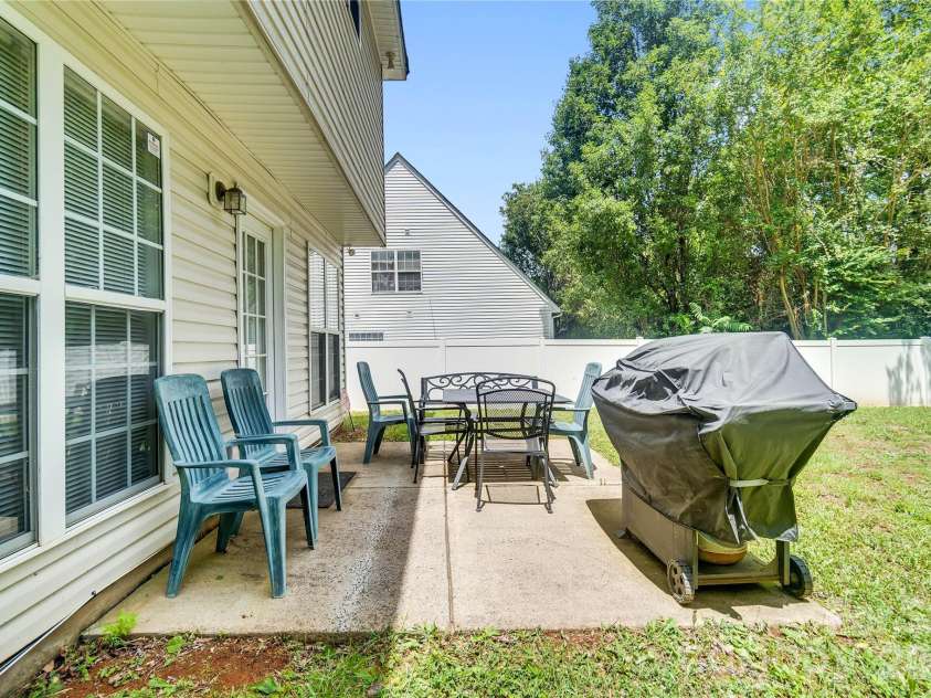 12009 Silvercrest Drive, Charlotte, NC 28215.  MLS# CAR4396189, YatesRealty ID 32135. 