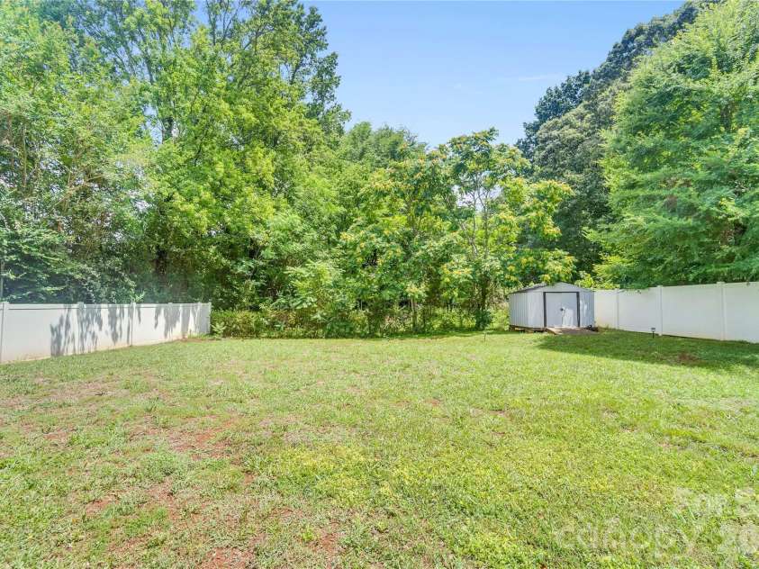 12009 Silvercrest Drive, Charlotte, NC 28215.  MLS# CAR4396189, YatesRealty ID 32135. 