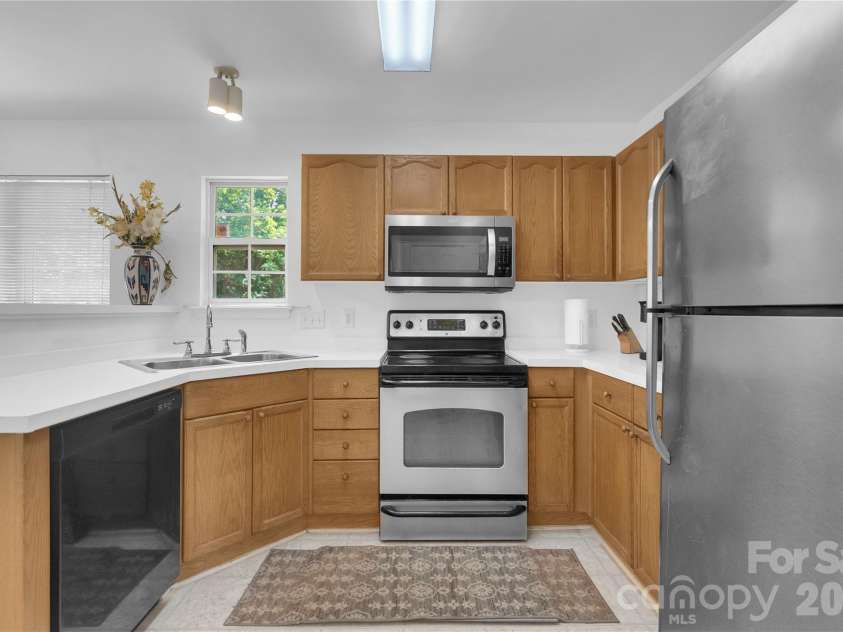 12009 Silvercrest Drive, Charlotte, NC 28215.  MLS# CAR4396189, YatesRealty ID 32135. 
