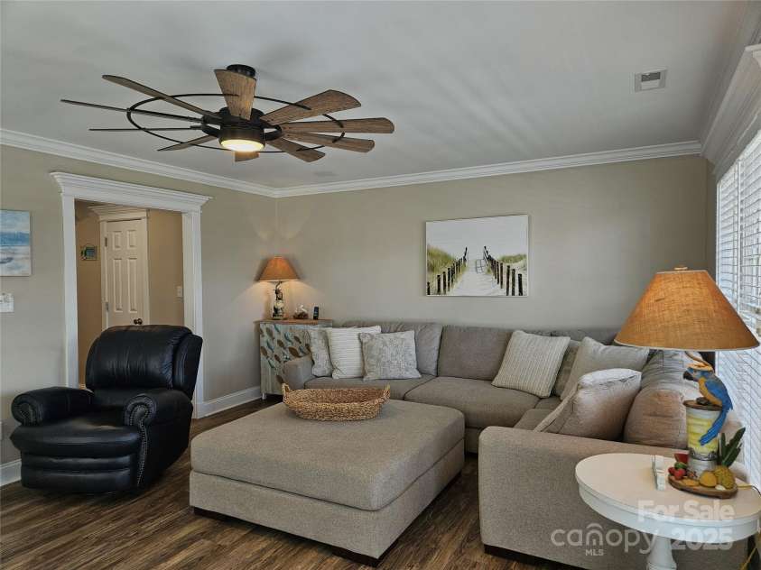 281 Brunswick Avenue, Holden Beach, NC 28462.  MLS# CAR4289276, YatesRealty ID 32135. Large Family Room