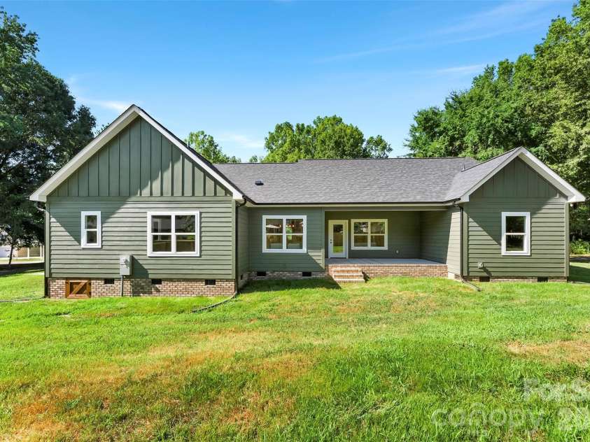 153 Reading Street, York, SC 29745.  MLS# CAR4395435, YatesRealty ID 32136. 