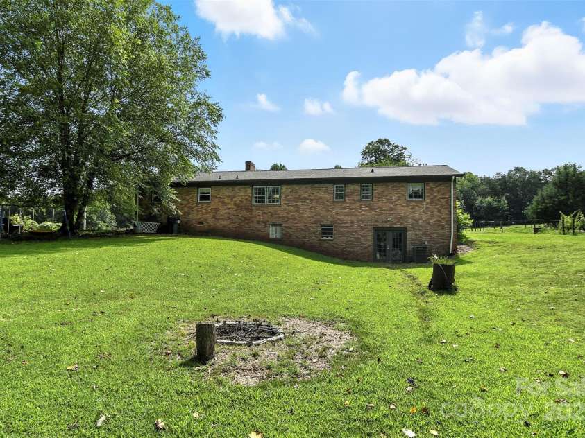 149 Liz Drive, Statesville, NC 28625.  MLS# CAR4289464, YatesRealty ID 32137. 