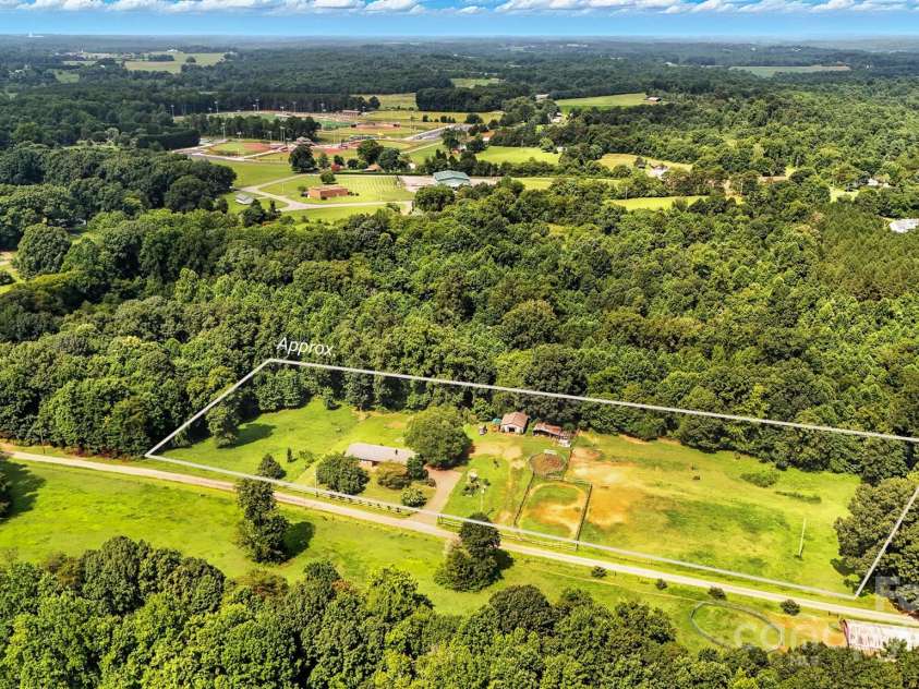 149 Liz Drive, Statesville, NC 28625.  MLS# CAR4289464, YatesRealty ID 32137. 